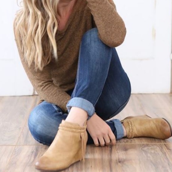 Size 6.5 And SZ 9 Beige Wedge - Picture 2 of 3